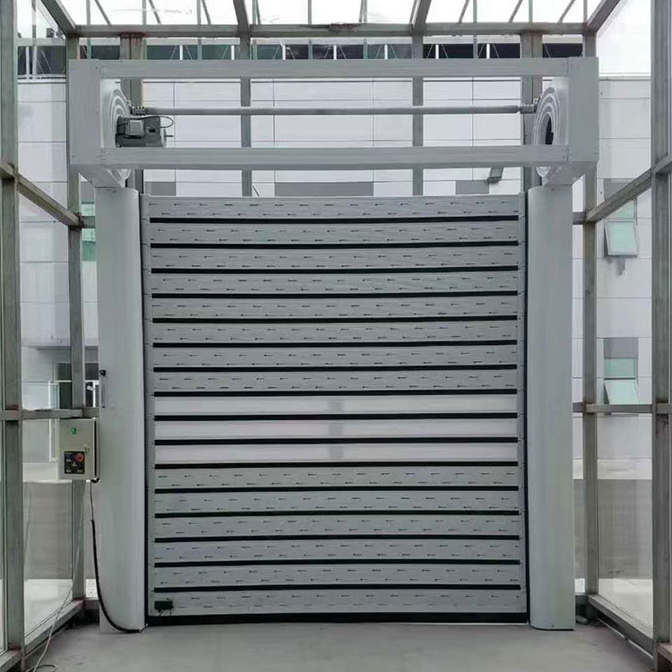 Liệu cửa bảng cứng có biến dạng sau khi sử dụng lâu dài không?