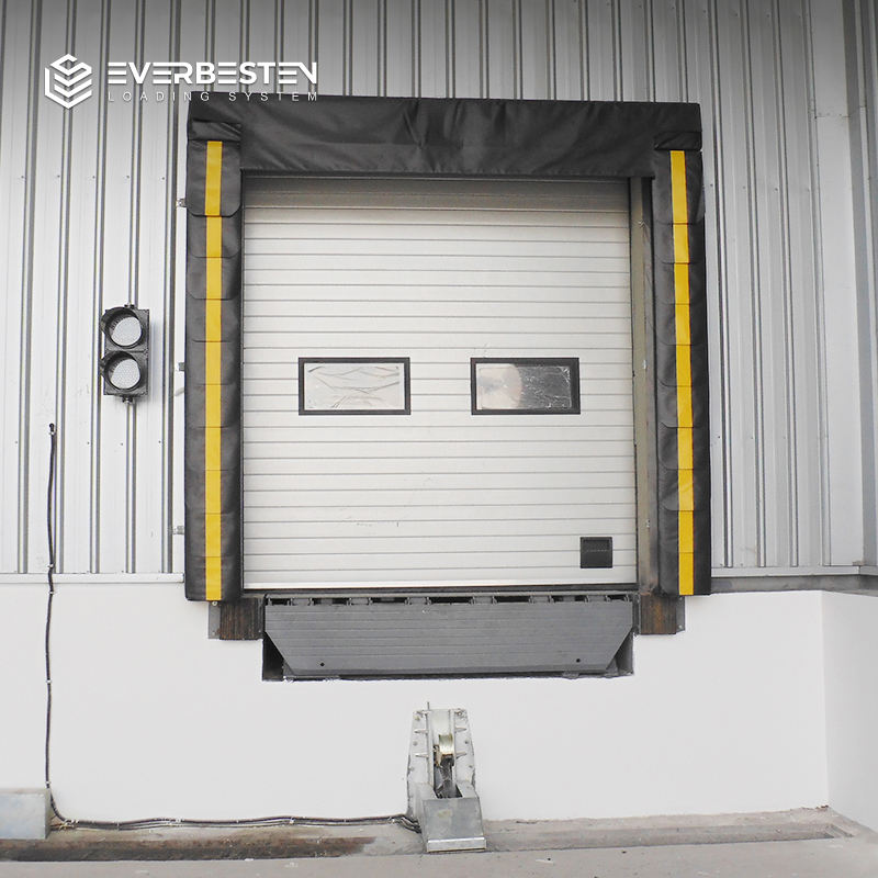 Các thiết bị hạn chế phương tiện được sử dụng như thế nào trong các hoạt động xếp hàng tại dây chuyền lạnh và kho lạnh